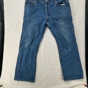 Levi’s Men’s Medium Wash 100% Cotton Distressed Denim Jeans